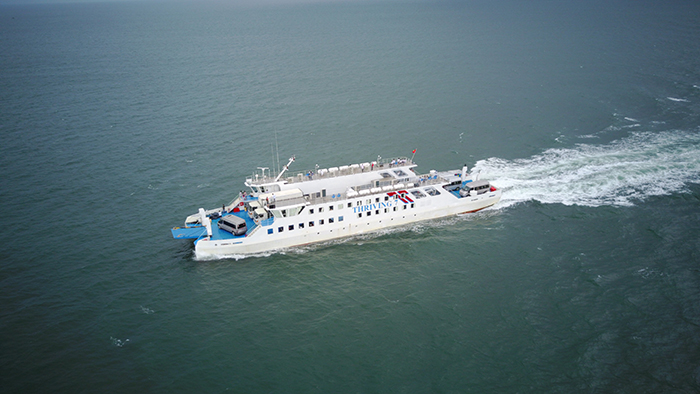 Tàu THRIVING 7 đang trên đường chở khách từ Phú Quốc vào bến tàu Rạch Giá