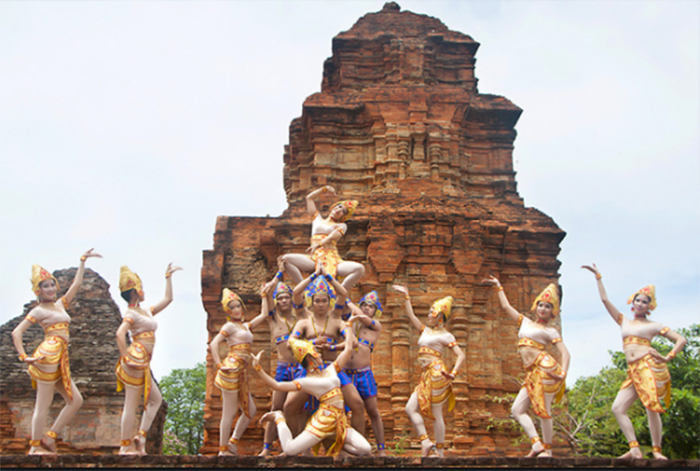 Tháp Poshanư gắn liền với văn hóa người Chăm