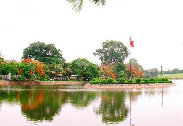 Hồ Bán Nguyệt Hưng Yên