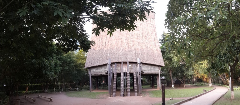 Nhà Rông Bana