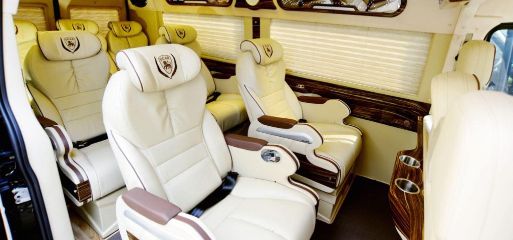 Xe Limousine Vũng Tàu có ghế massage phù hợp với người lớn tuổi hoặc người bị say xe.